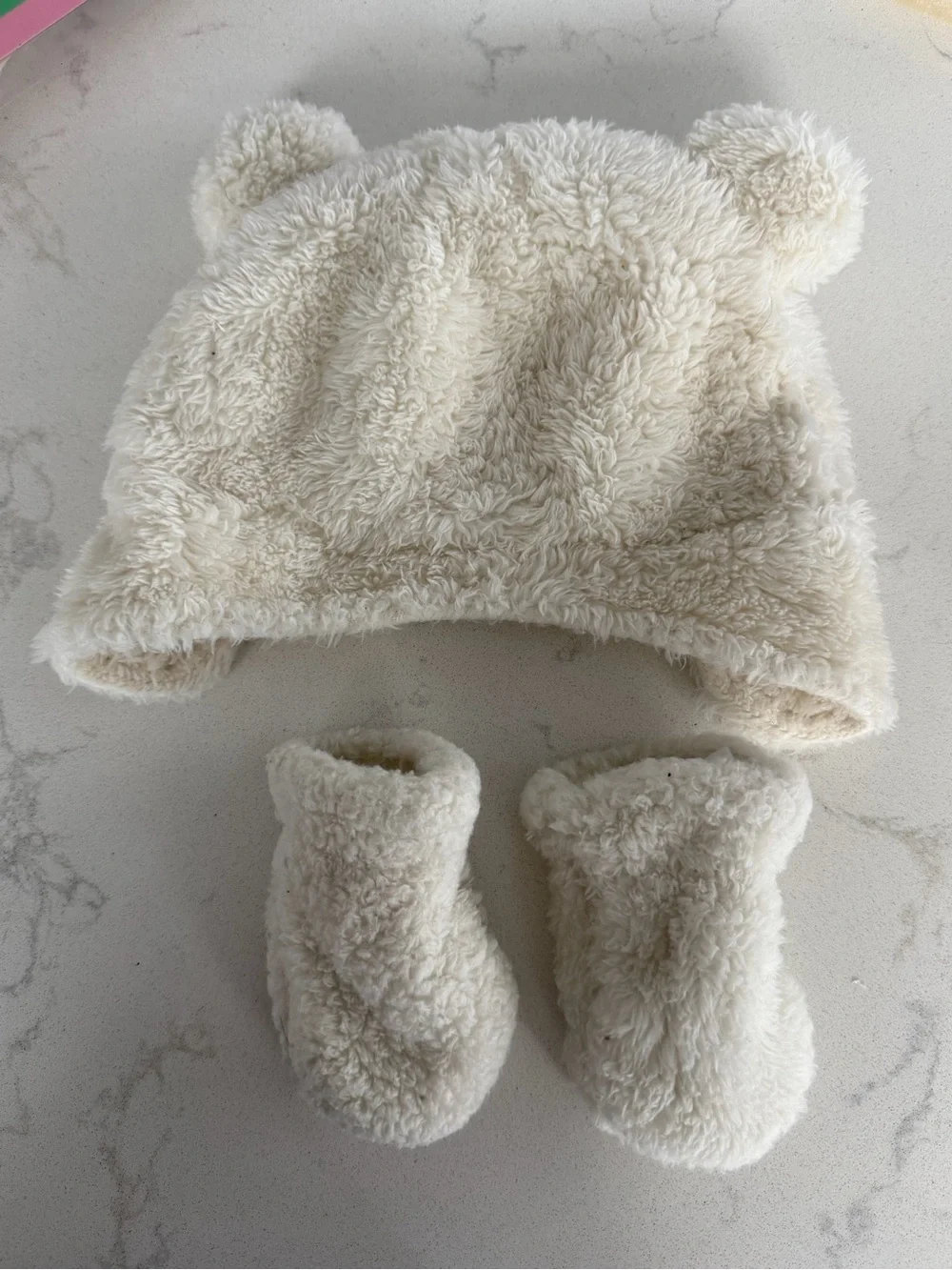 Carter’s bear hat and paw mittens baby size 6-9 months